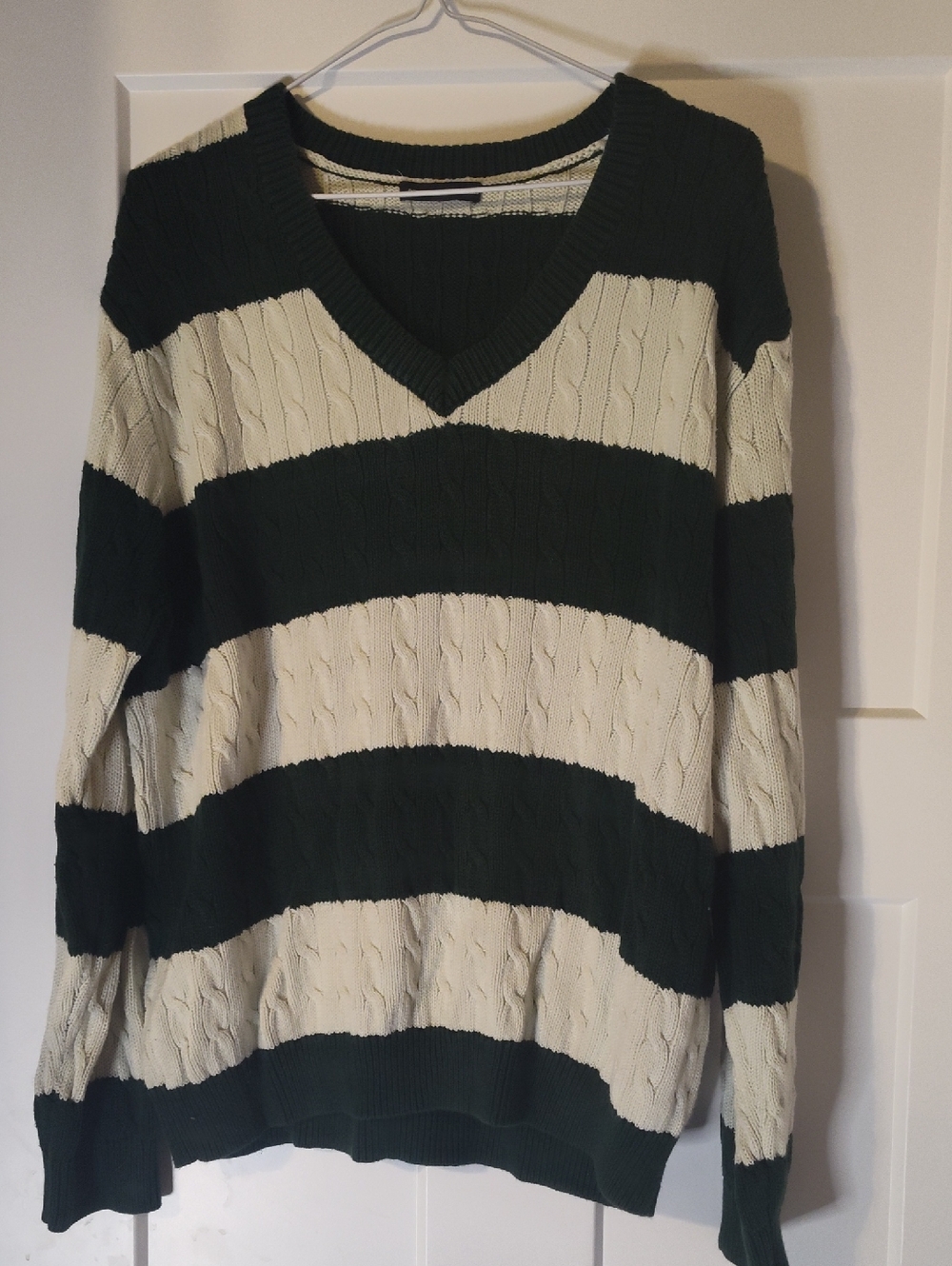 Brandy Melville (One Size) Green & Cream Striped V-Neck Cable Knit Sweater
